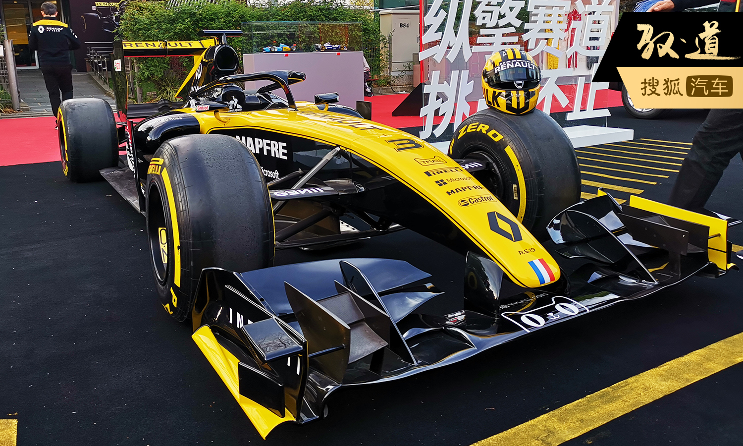 雷诺车队翻盘梅赛德斯，佩雷兹统治全场