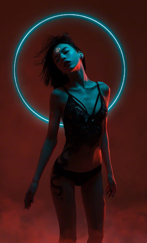 终场哨响前,橙色海洋中惊现红蓝魅影—皮克末节接管荷兰与秘鲁的跨界之战