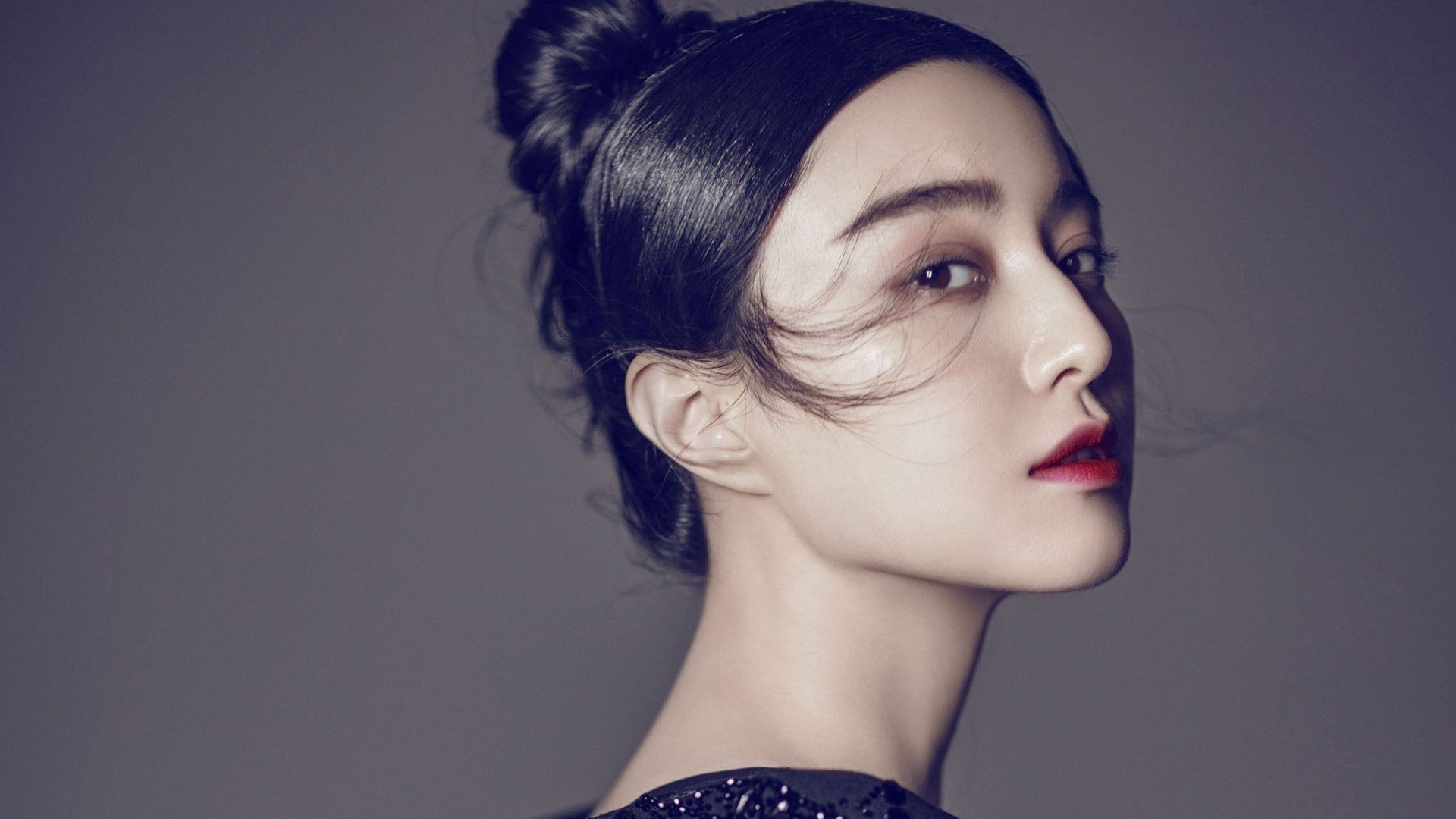 爱游戏入口-白瓷罐对钢铁洪流，金玟哉的沉默战争