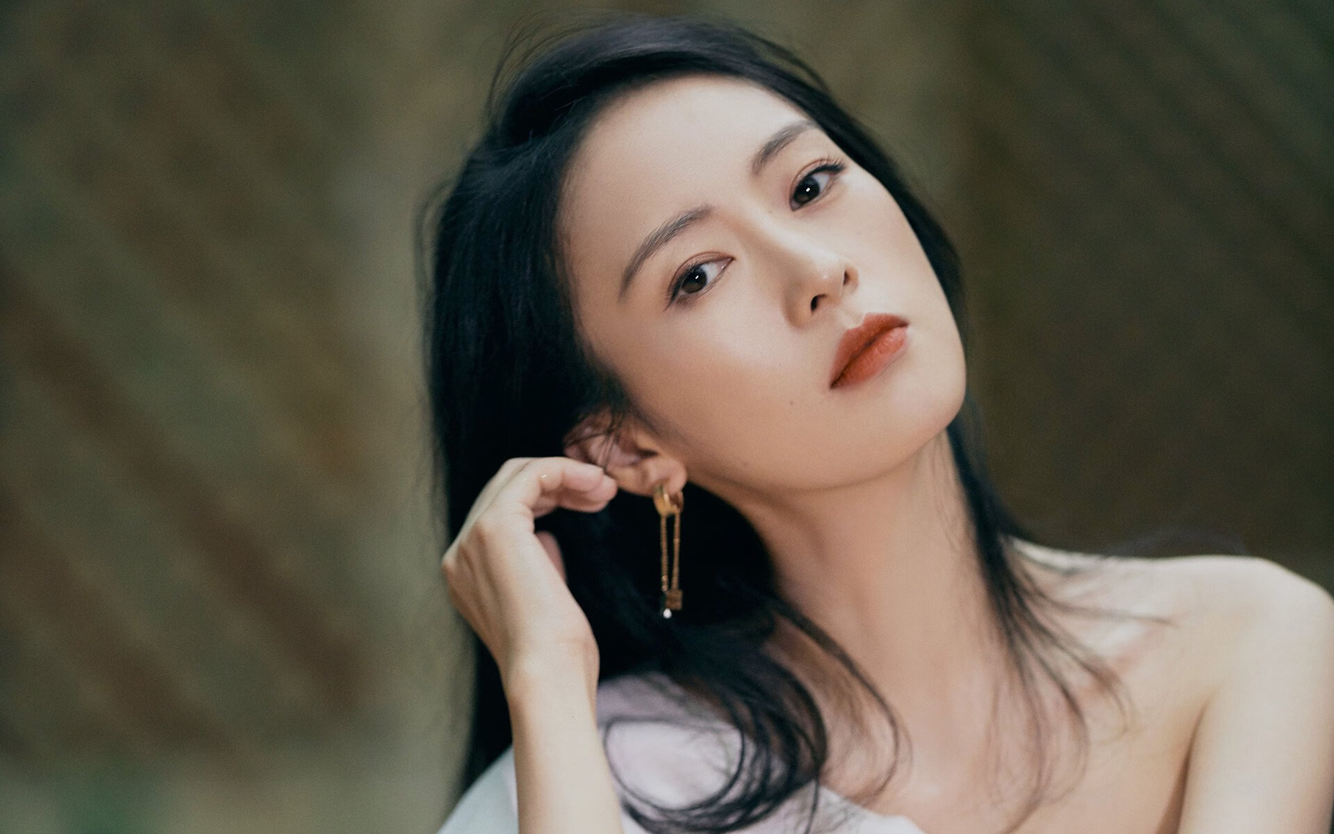 奥运预选赛关键战，日本队击溃威尔士，苏亚雷斯独揽乾坤接管比赛