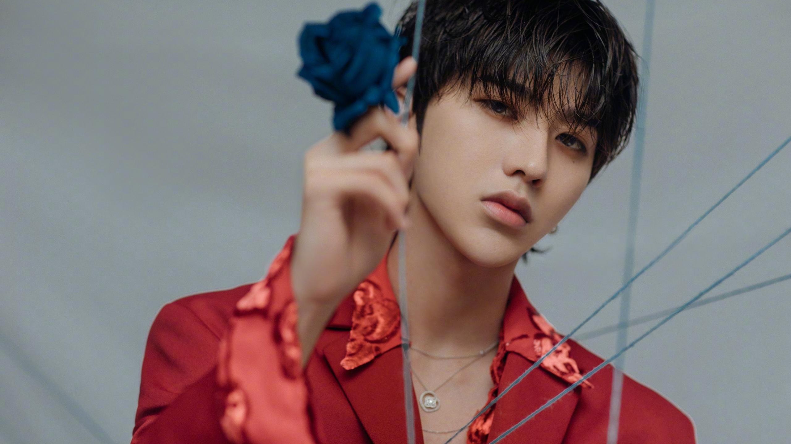 四轮与地板的交响，当F1引擎轰鸣声穿透骑士终场哨音